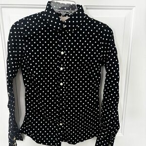 Banana republic new without tags women’s navy polkadot no iron size 0  shirt